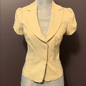 🦄 2 for 15🌺 ADORABLE Short ruched sleeves blazer